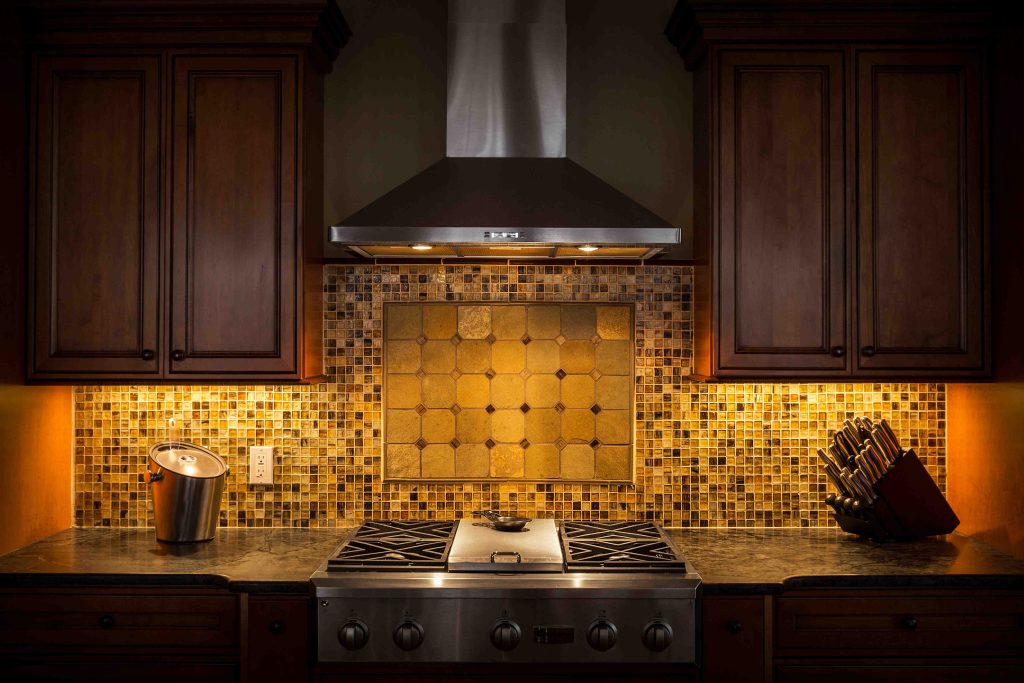 55265-tile-back-splash-ventilation-hood-and-stove-2025-04-05-04-46-04-utc_11zon